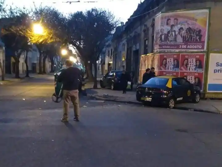 Taxista murió en un violento choque en el macrocentro de Rosario