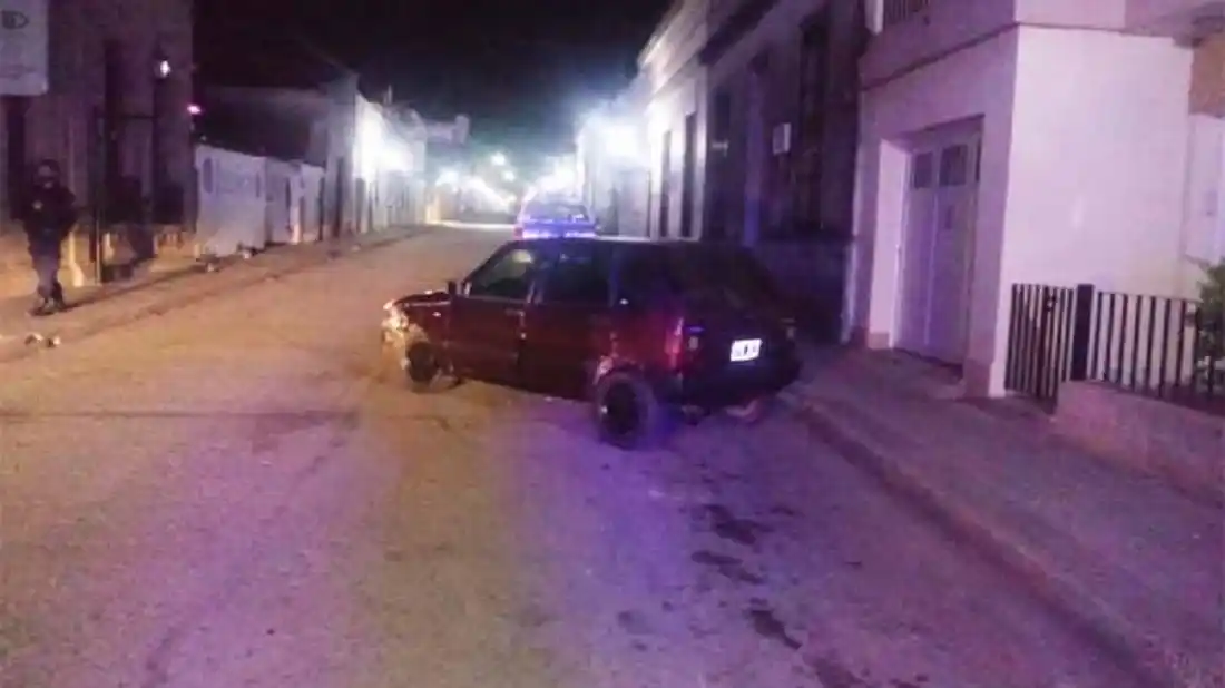 Un auto chocó contra una vivienda: su conductor dio positivo en la alcoholemia