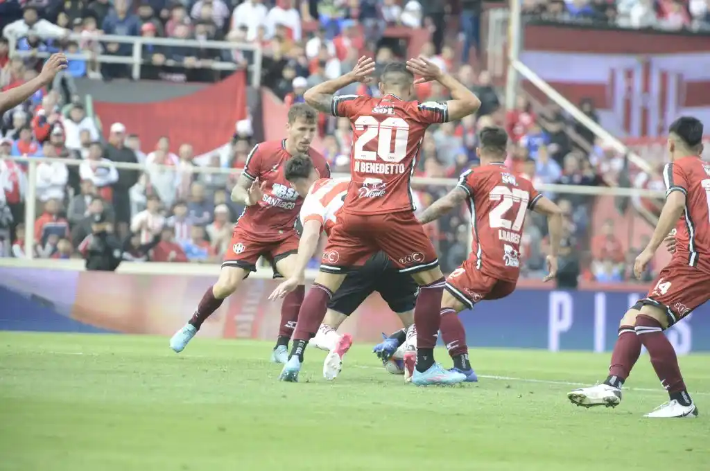 Unión no pudo festejar con su gente: cayó por goleada ante Central Córdoba