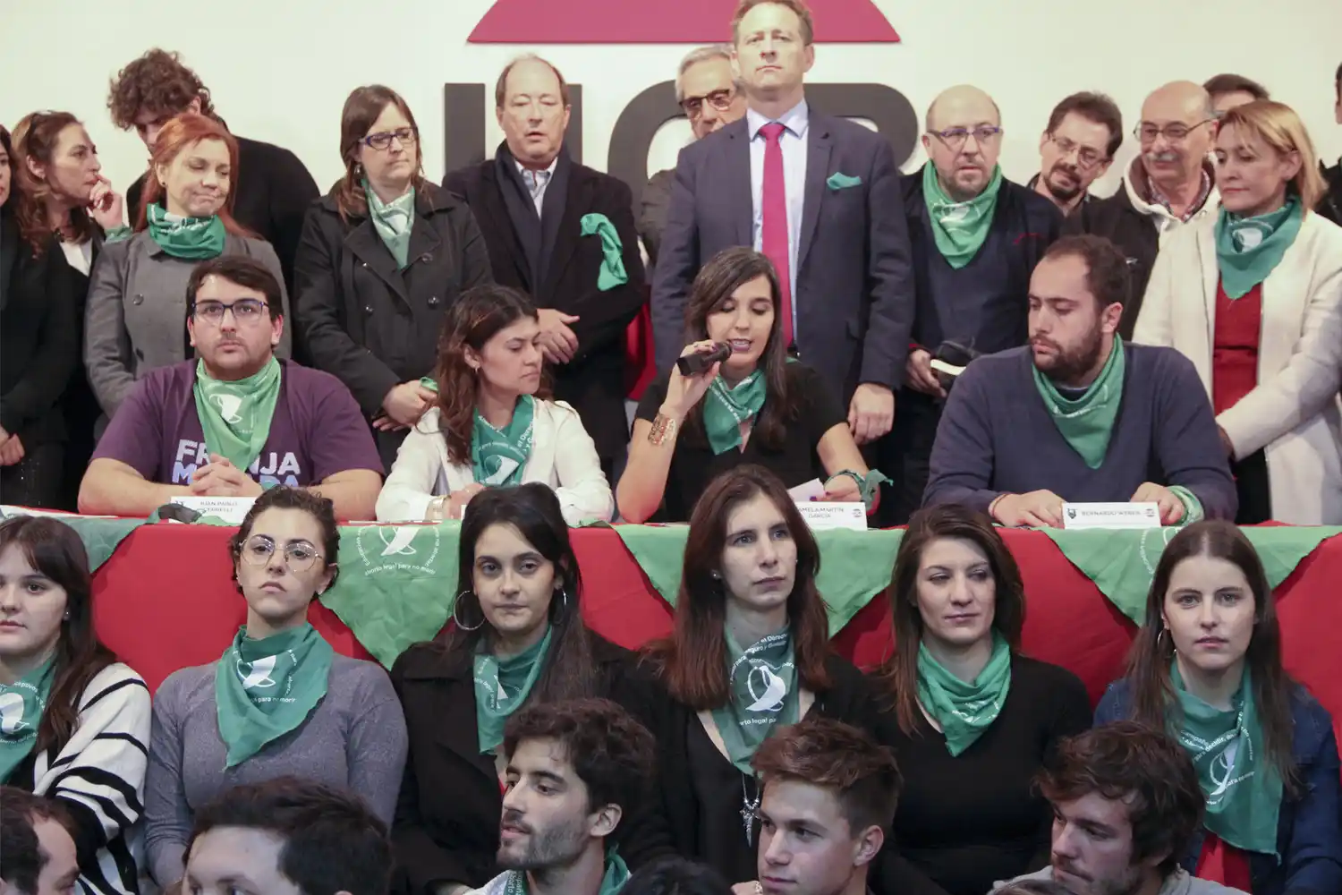 Sanz, Lousteau y Salvador, unidos con jóvenes radicales para presionar por el aborto legal