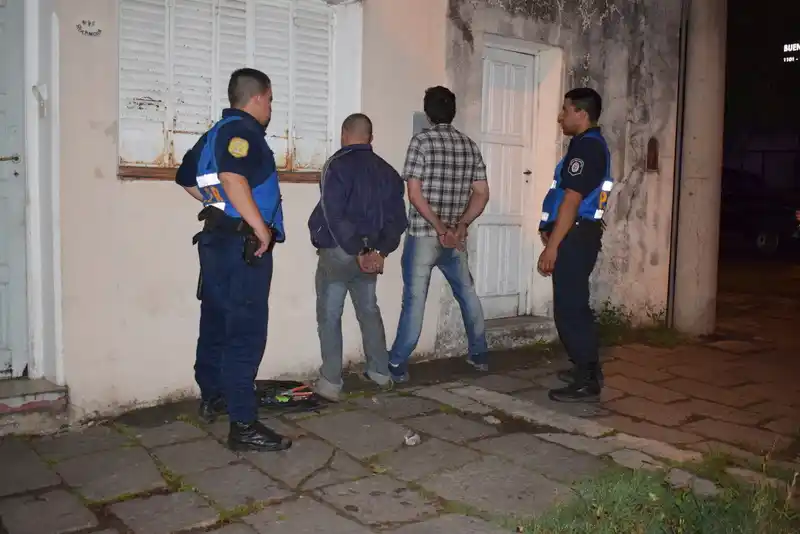 Los detuvieron por no poder demostrar que eran dueños de lo que llevaban