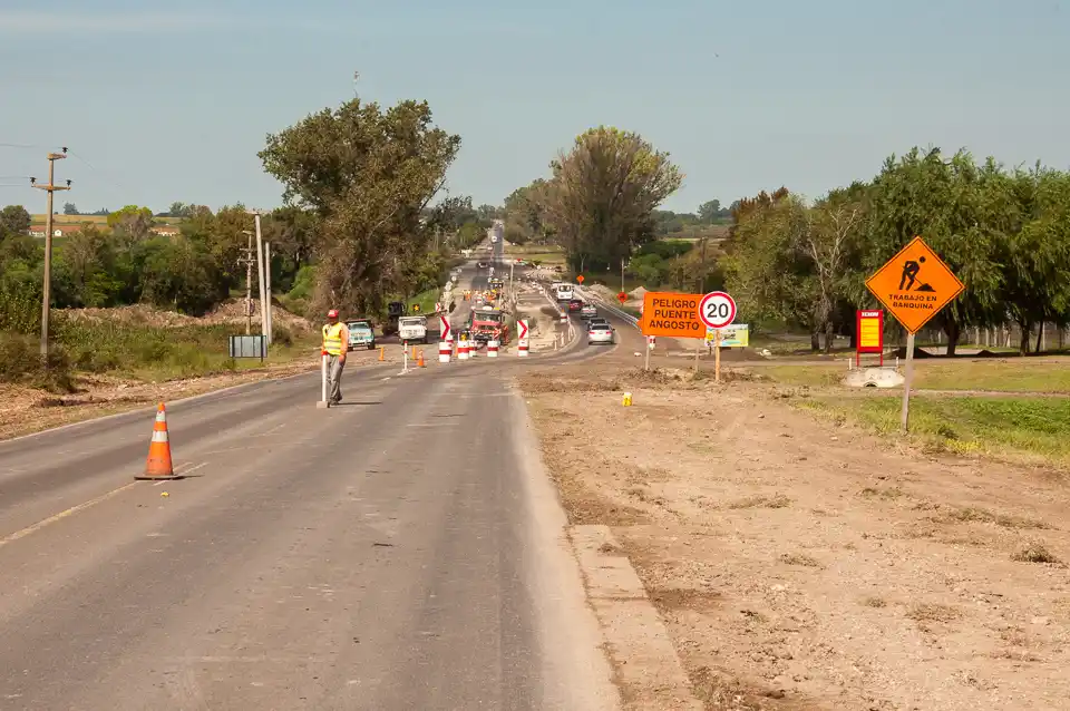 Se habilitó una mano del nuevo puente en arroyo Salto, sobre la ruta 11