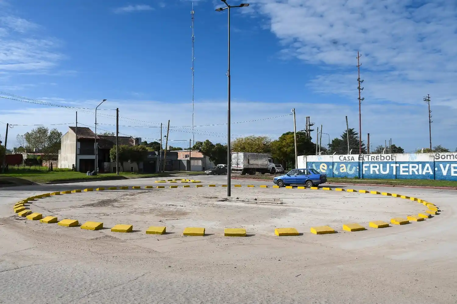 Tránsito más fluido y seguro: Finalizan trabajos en la nueva rotonda de Machado y Escribano