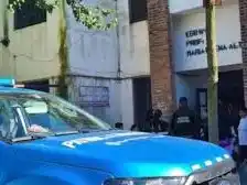 "Era imposible apartarlos por el grado de violencia que tenían. Auxiliares y maestros trataron de que se calmaran, pero terminaron ligando golpes", aseguraron desde la comunidad educativa.