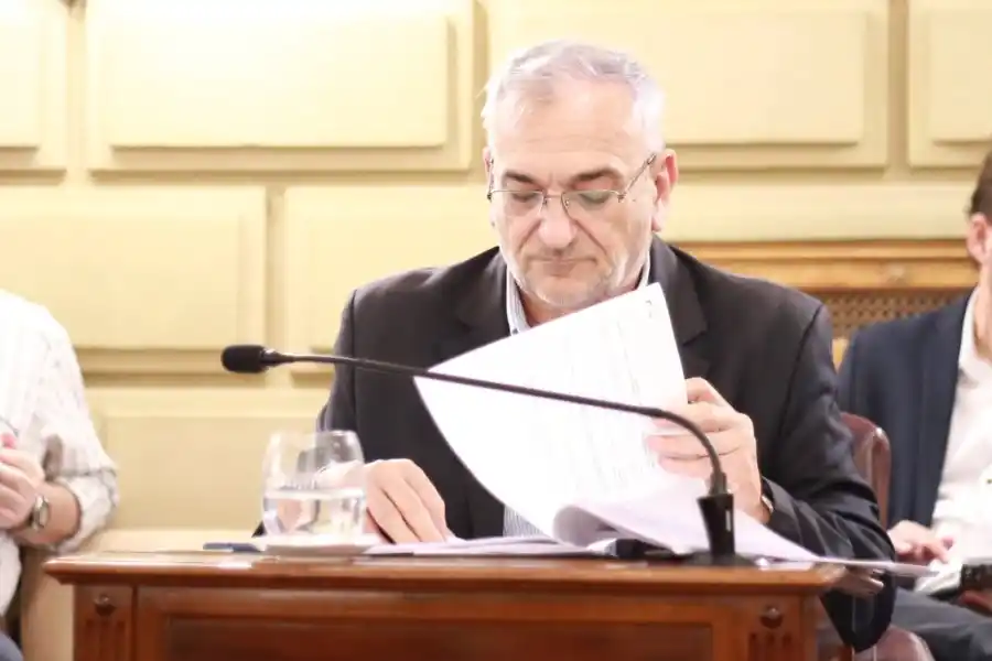 Calvo solicita cargo médicos para el hospital de Sunchales