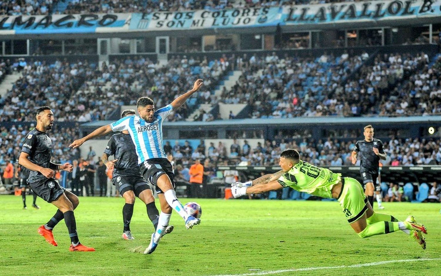 En su cancha, Racing no pudo contra un ordenado Belgrano: fue 0 a 0