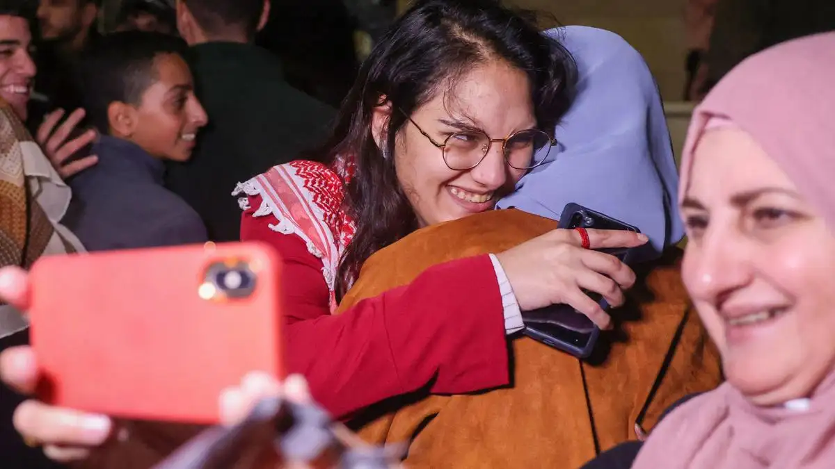 La tregua, que expira en lunes por la noche, debería permitir en total la liberación de 50 rehenes y 150 prisioneros palestinos. (AFP)