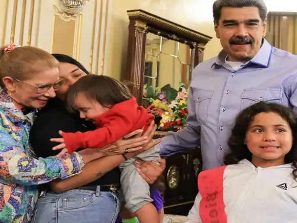 Maduro recibe a 7  niños venezolanos que estaban retenidos en EE. UU. (+Fotos)