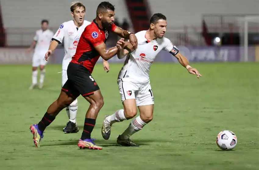 Por el debut de Copa Sudamericana, Newells no lució pero rescató un punto fuera de casa ante Goianiense