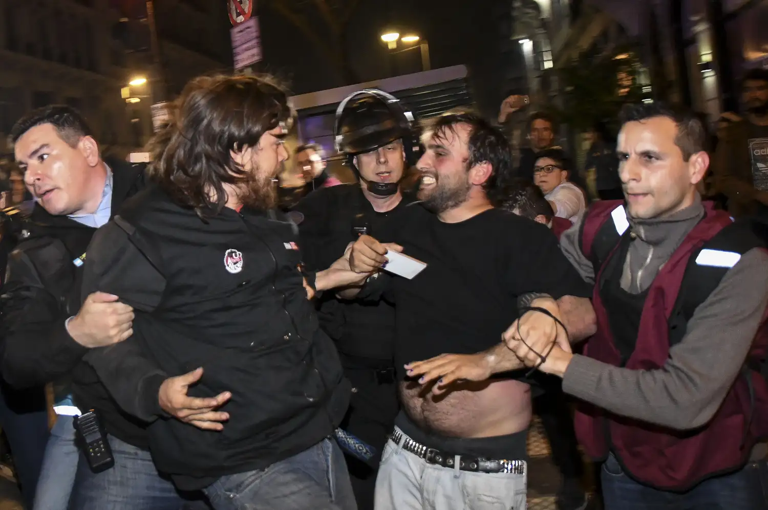 El juez Martínez De Giorgi ordenó liberar a 30 de los 31 detenidos tras la marcha por Santiago Maldonado