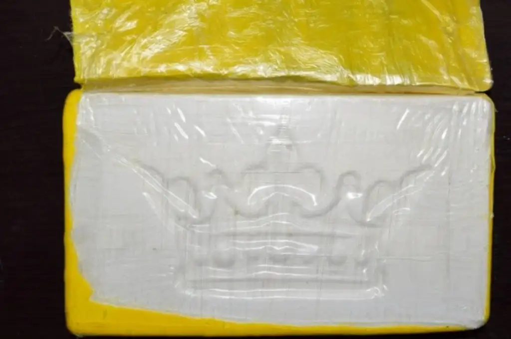 Uno de los ladrillos de cocaína secuestrados. (Foto: Gentilezas)