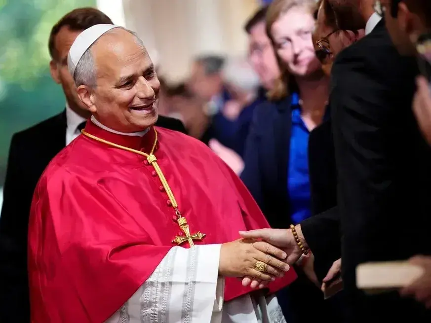 El papa León llegó a Francia