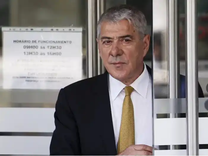 José Sócrates.