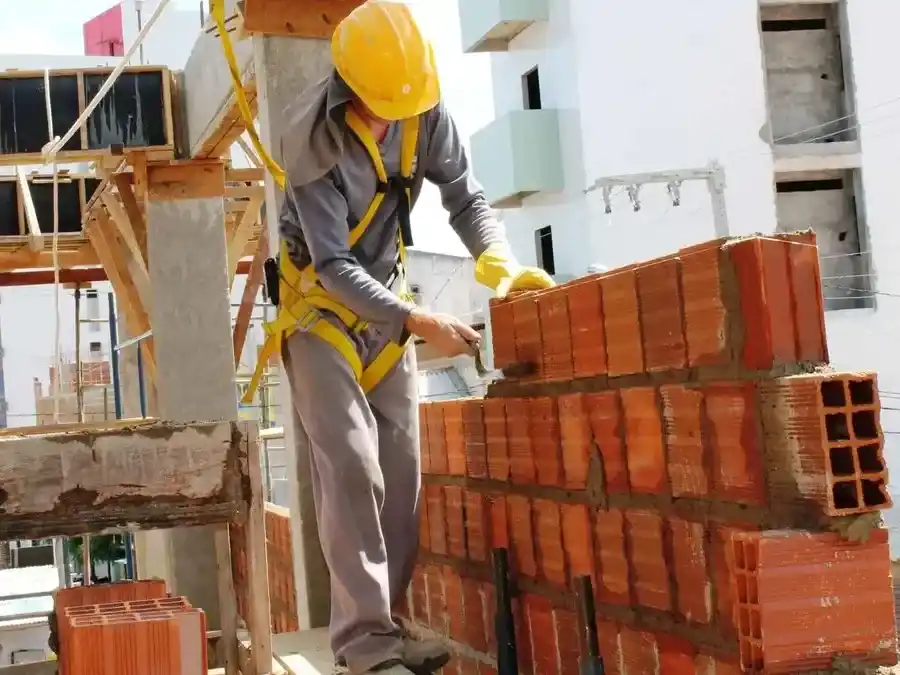 La venta de insumos para la construcción descendió 1,99% mensual desestacionalizada