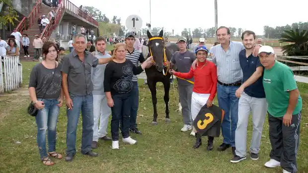 Turf: El Corralejo ganó de punta a punta