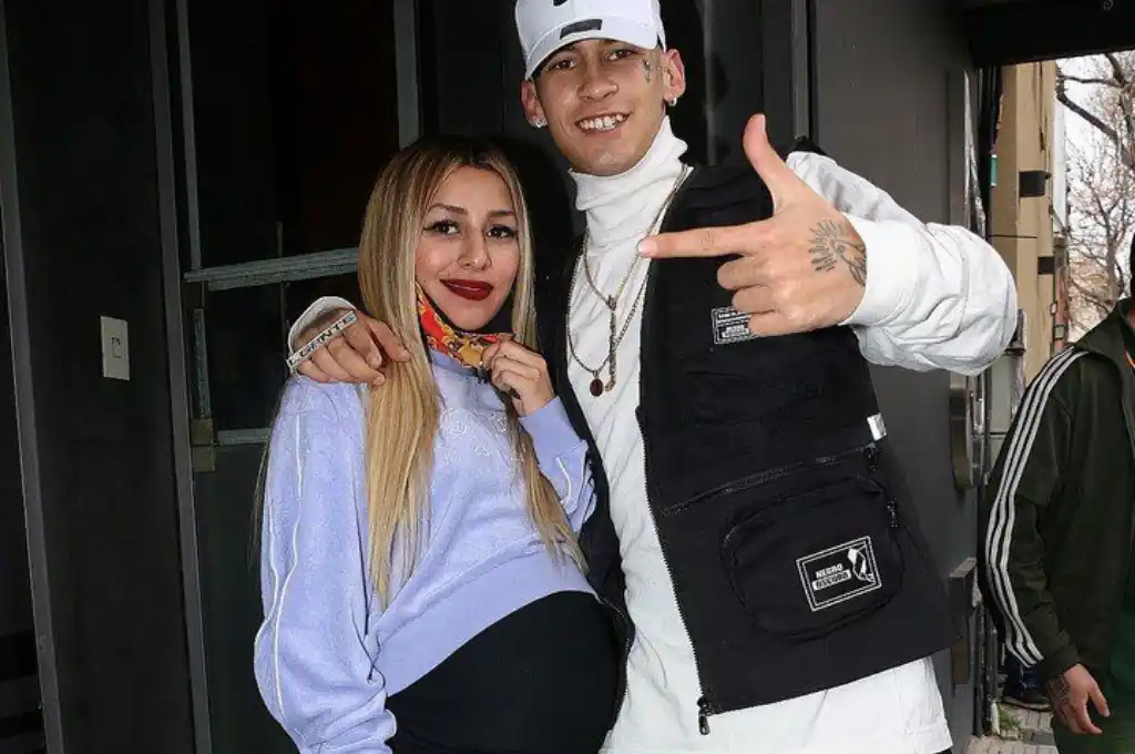 L-Gante por primera vez junto a su novia
