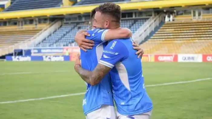 Estudiantes de Río Cuarto  venció a Estudiantes (BA)  y jugará la final