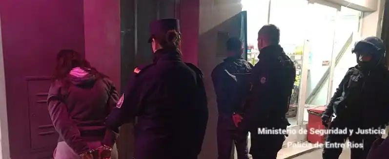 Detuvieron a una pareja por cometer robos en negocios ubicados en la Costanera