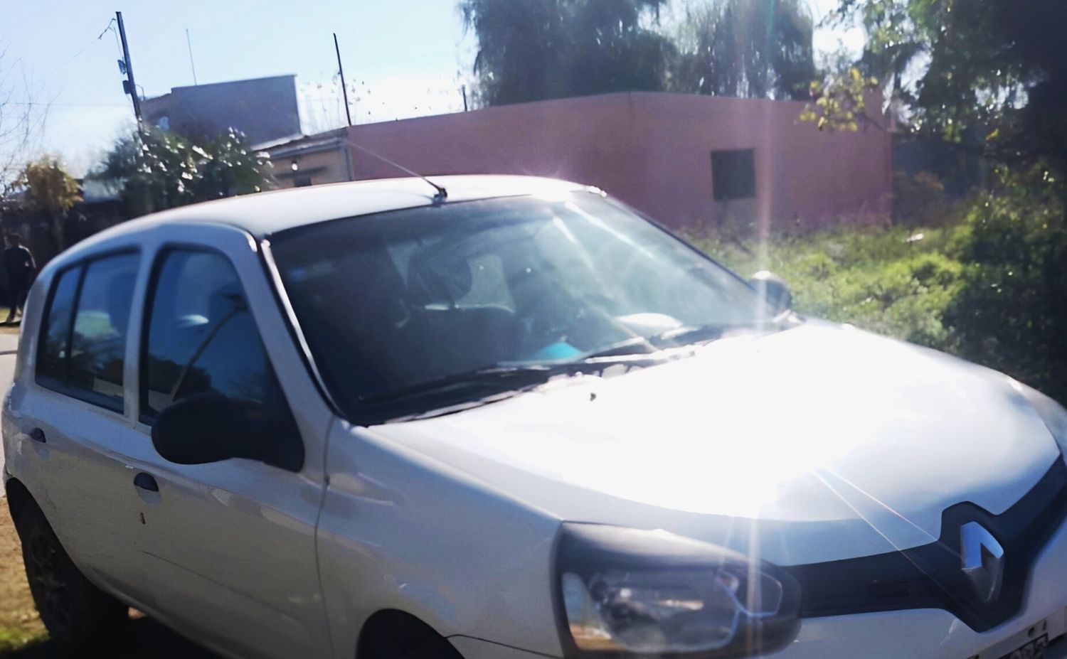 El Clio fue abandonado en Ayacucho y Benefactoras Sampedrinas.