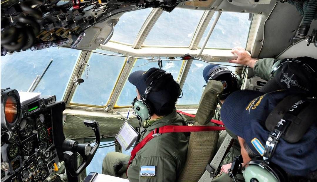 Naufragio en Brasil: Avión Hércules argentino retoma la búsqueda