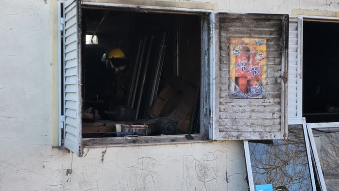 incendio bomberos zapadores fuego casa cocina vivienda rafaela pastizal pastizales seco sequia fuego - 8