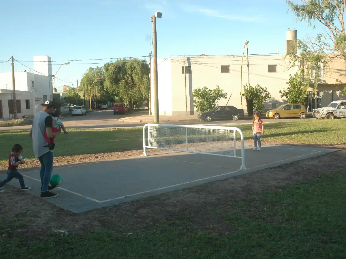 Inauguraron el Paseo del Belgrano en barrio Sarmiento