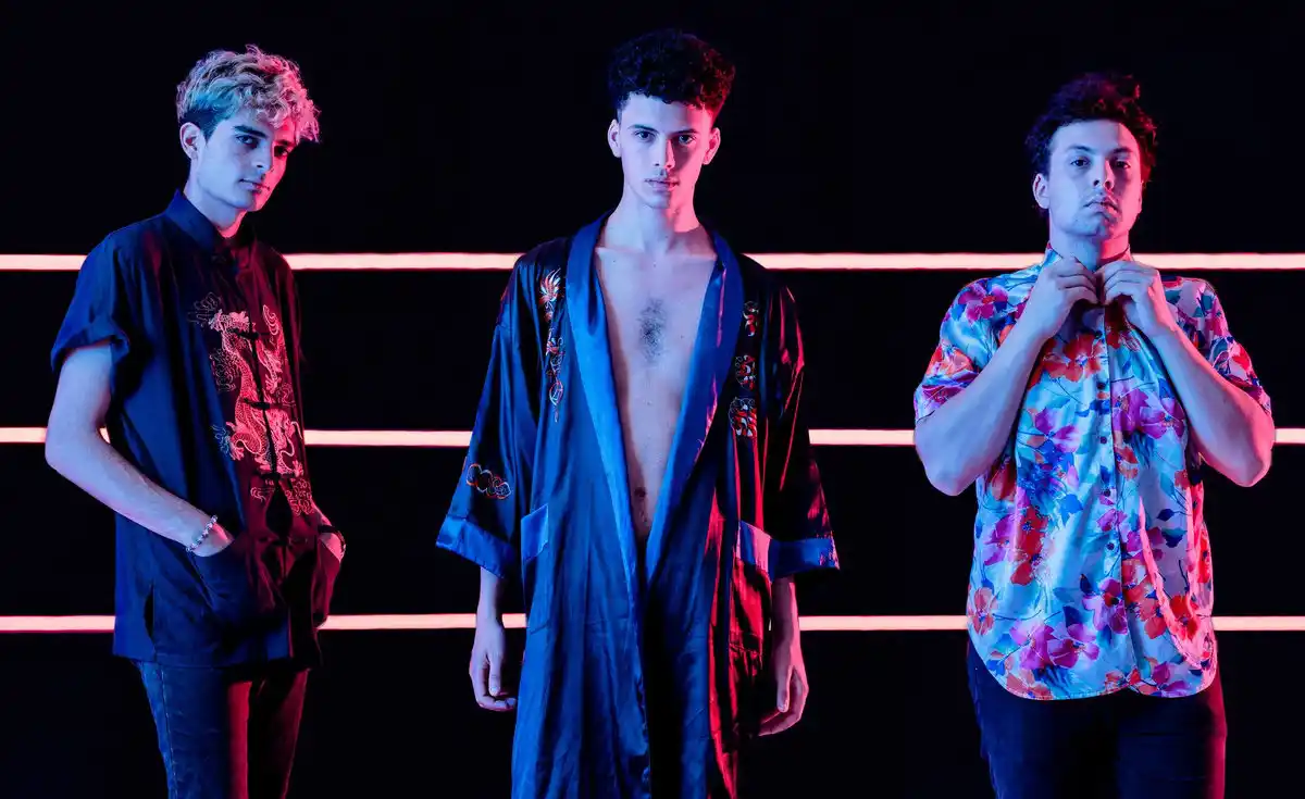 uego de tres años de silencio, Usted Señalemelo, volvió