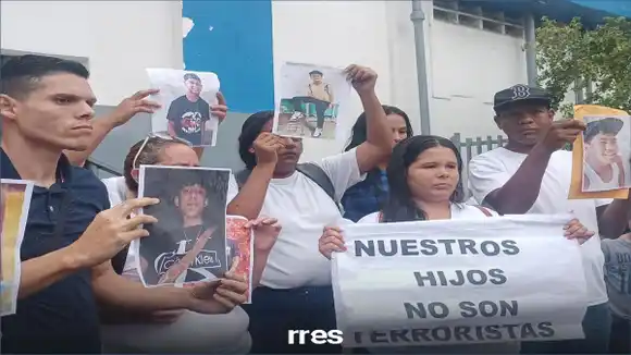 Madres BUSCAN JUSTICIA para los menores detenidos tras las elecciones del 28 de julio (+Testimonios)