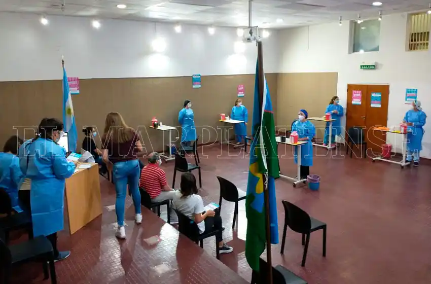 Ya son más de 100 mil los trabajadores de la salud que recibieron la vacuna contra el Covid-19 en la Provincia