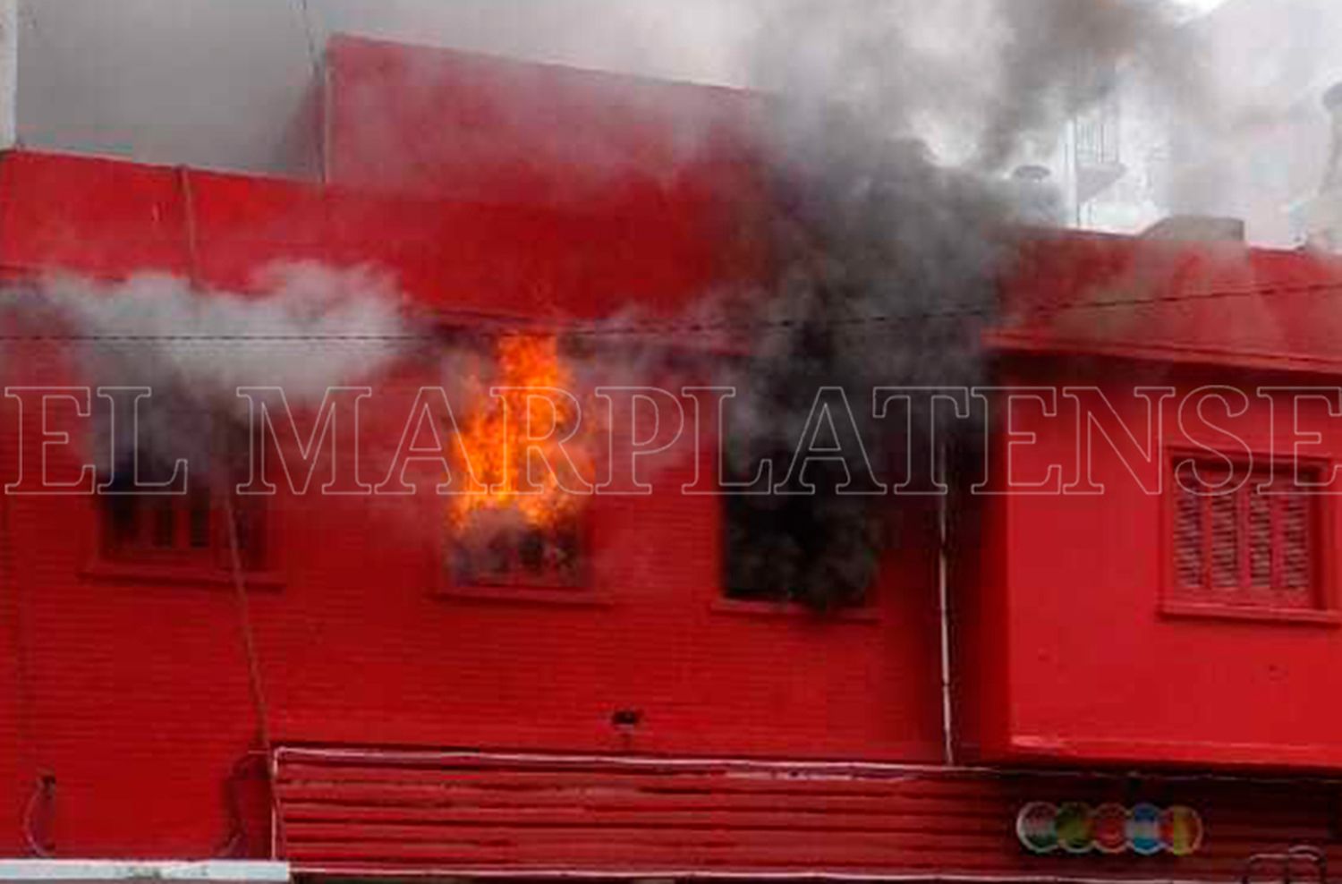 Voraz incendio en pleno centro de Mar del Plata