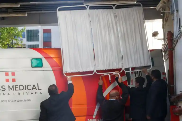 Así taparon los custodios y empleados la ambulancia en el momento en el que la abordó el Diez