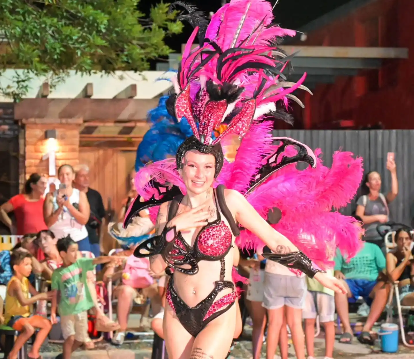La primera noche las comparsas llevaron la alegría del carnaval a las calles de la ciudad dulce