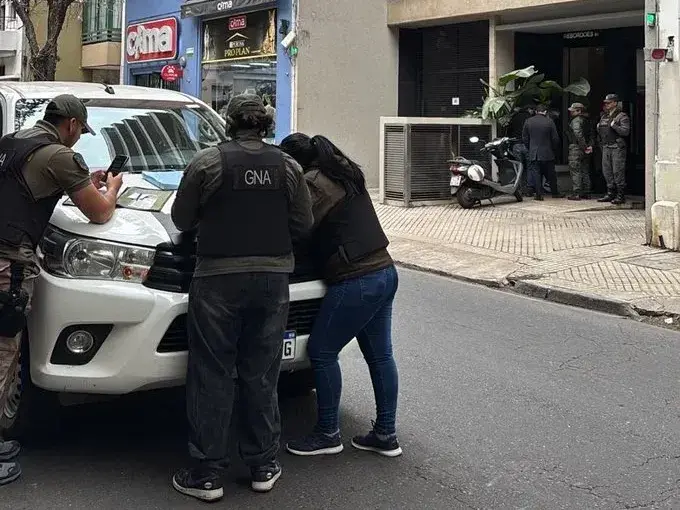Allanamiento en Rosario. Foto: periodista Rodrigo Miró.