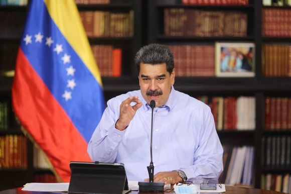 Maduro asegura que la ley antibloqueo es un éxito porque la redactó él