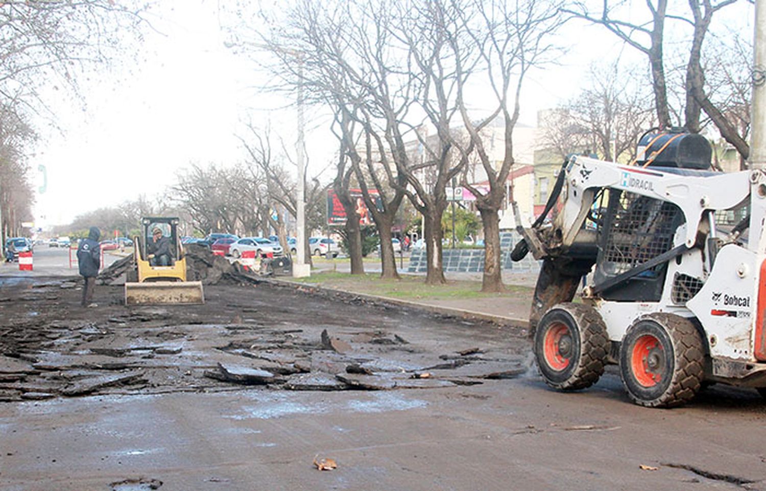 Retiran asfalto deteriorado