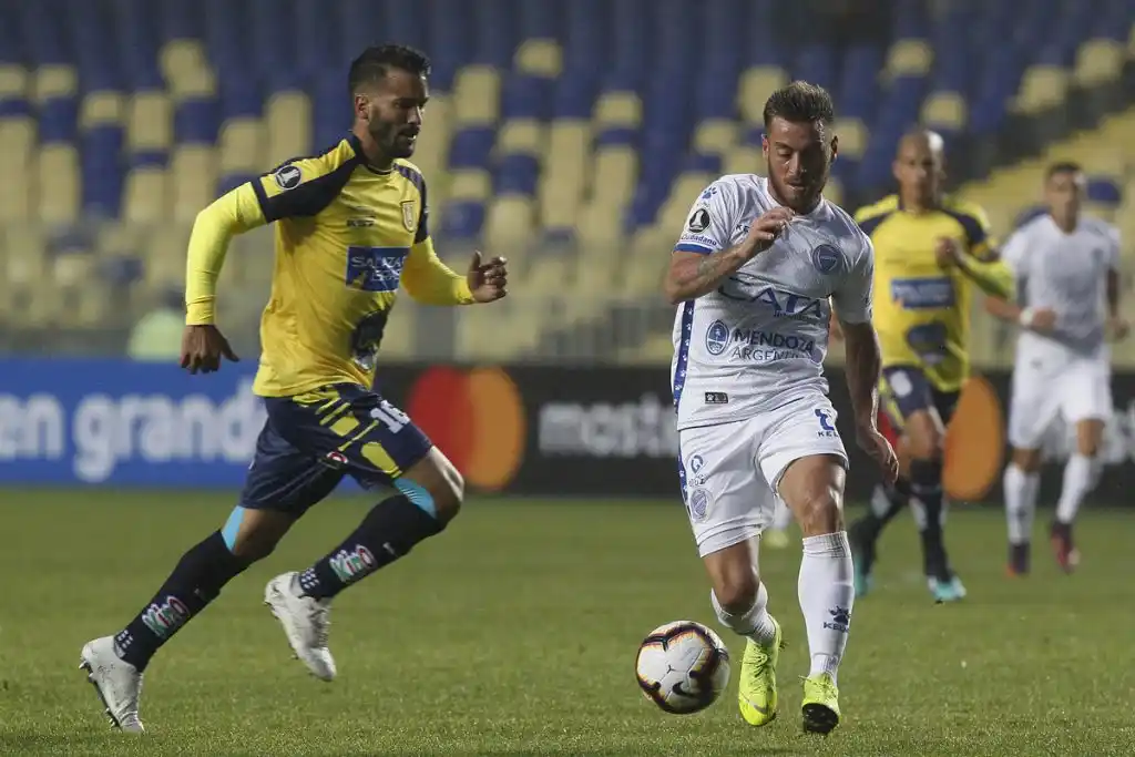 Godoy Cruz sumó en Chile