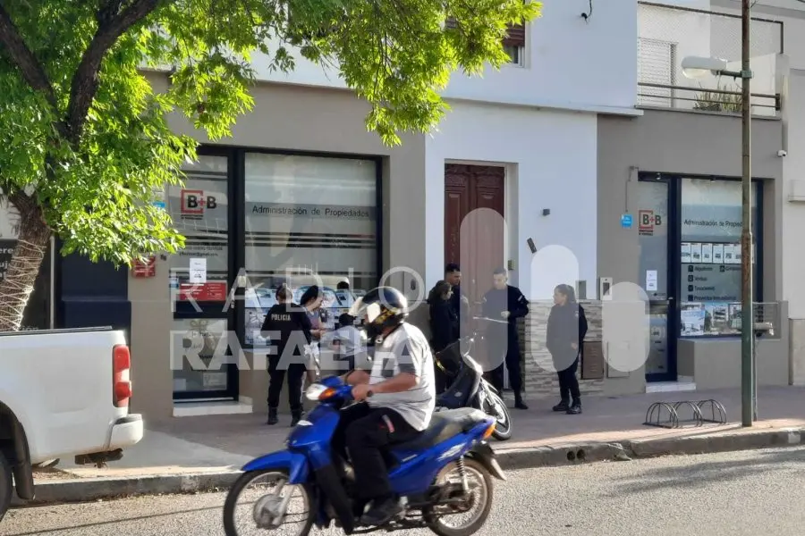 Relatos salvajes rafaelinos: una mujer y un hombre se trenzaron a golpes por un incidente de tránsito y un menor fue hospitalizado