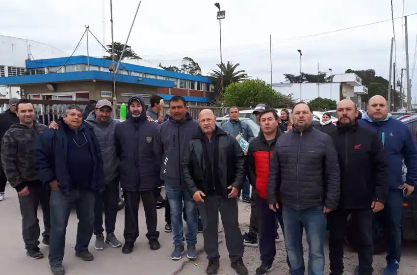 Gremios bloquean el acceso a la planta de reconocido supermercado