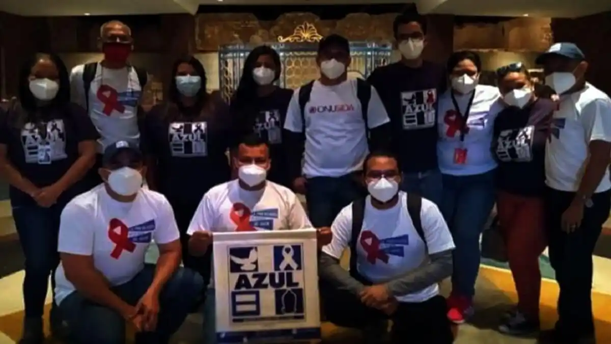 EN LIBERTAD PLENA activistas de la ONG Azul Positivo (+Detalles)