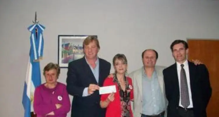 Entregan $ 100.000 a Ante todo Resistiré