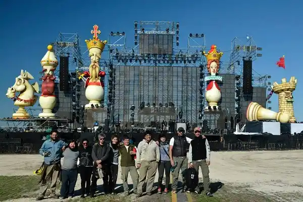Monumental escenario de la Fiesta de Disfraces, obra de artistas gualeguaychuenses