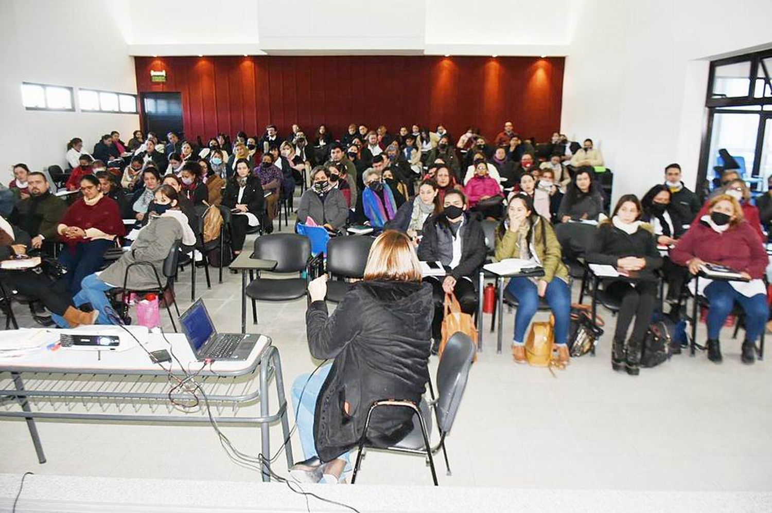 Docentes se capacitaron para asesores de feria de ciencias