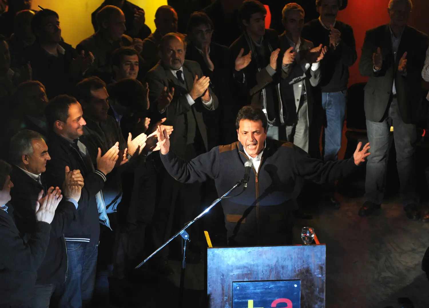 Elecciones 2013: Massa presentó su lista en La Plata y respaldó al destituido Pacharotti