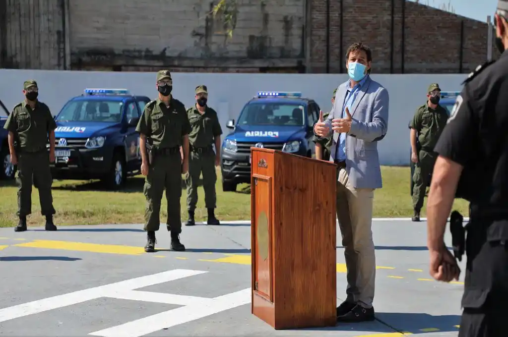 Se entregaron patrulleros a la Policía Vial y la Guardia Rural Los Pumas