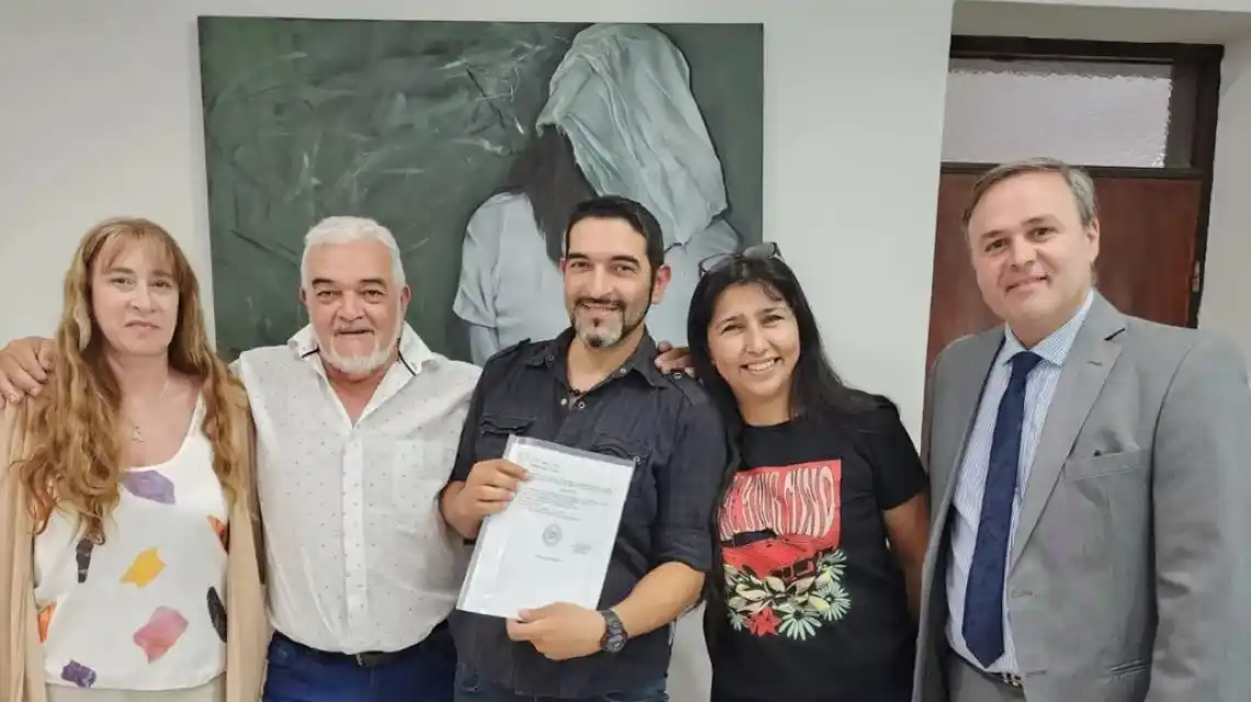 La provincia entregó la partida de nacimiento al nieto recuperado N° 120