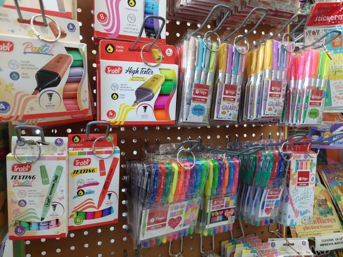 Lapiceras y fibrones. Útiles escolares