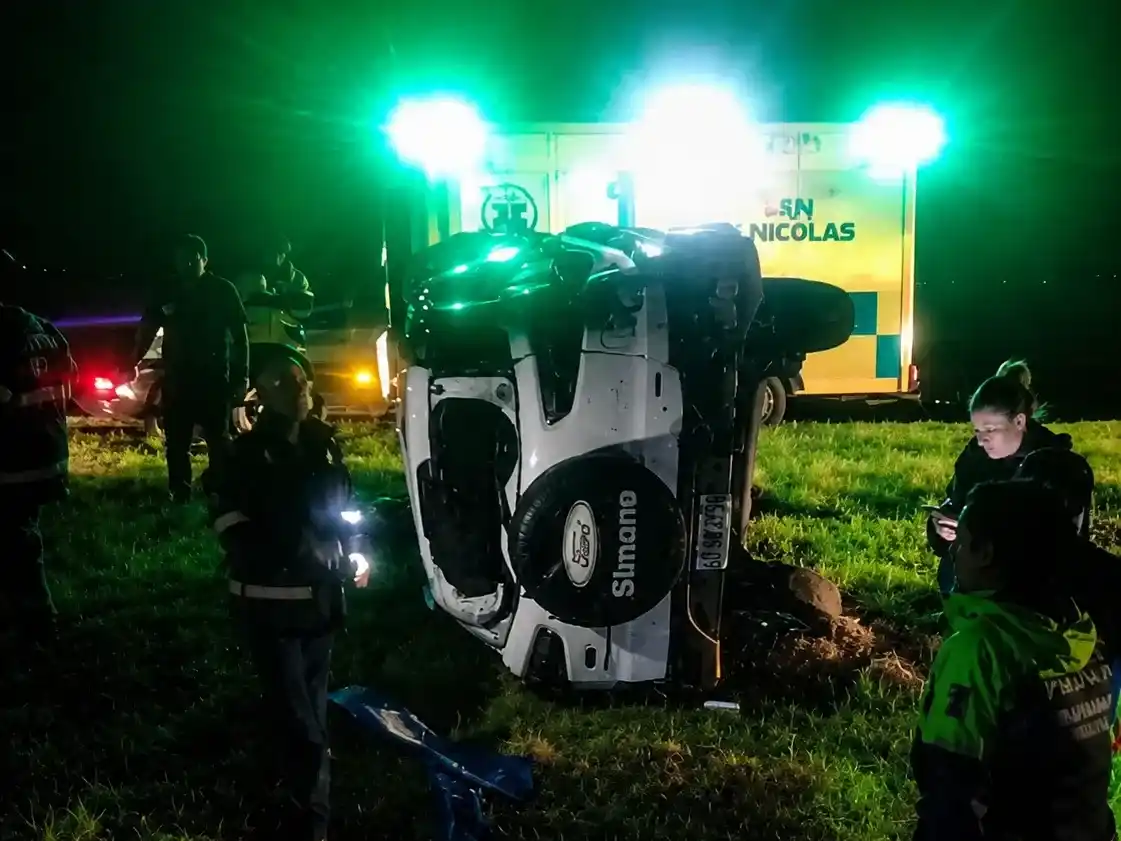 La Ford EcoSport protagonista del siniestro vial en Ruta 9. Foto: Radio Stylo 98.5 de Ramallo.