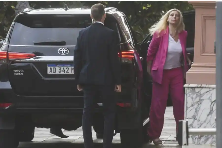 La mano derecha de Karina Milei duplicó el presupuesto de la Secretaría General y contrató a varios parientes