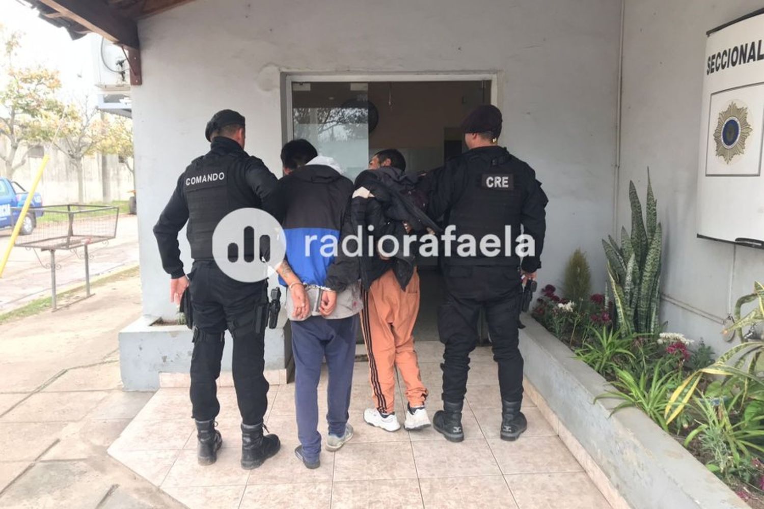 Advirtieron la presencia policial e intentaron huir: terminaron detenidos