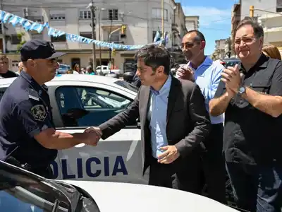 El Gobernador entregó patrulleros ayer en Azul.